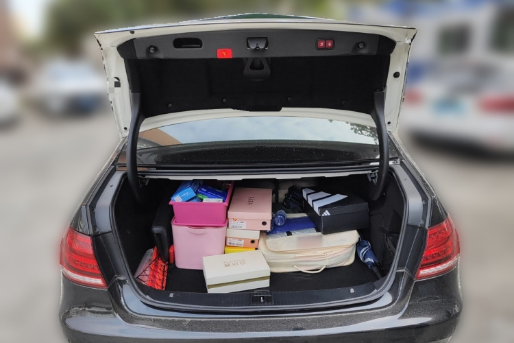 奔驰E级 2015款 E 260 L 运动豪华型局部细节23