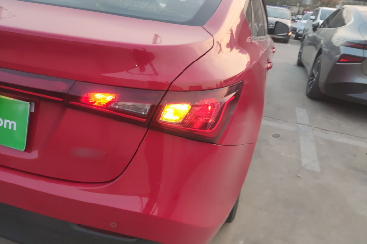 名爵 锐行 2016款 1.5L 自动超值豪华版车身外观9