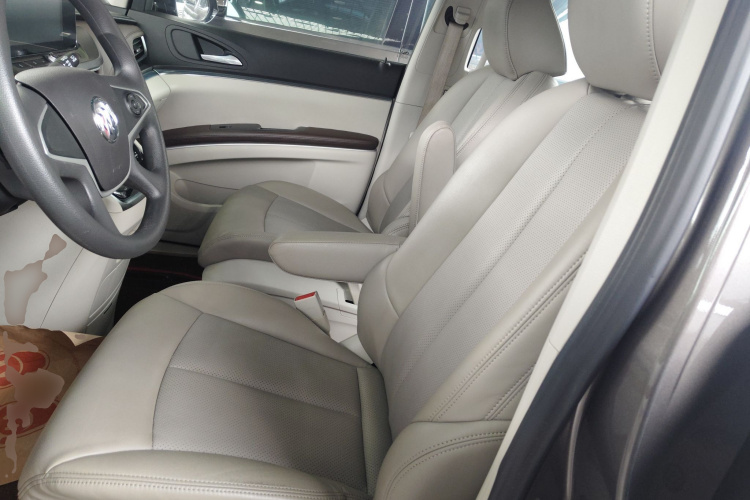 别克GL8 2021款 陆上公务舱 652T 舒适型局部细节19