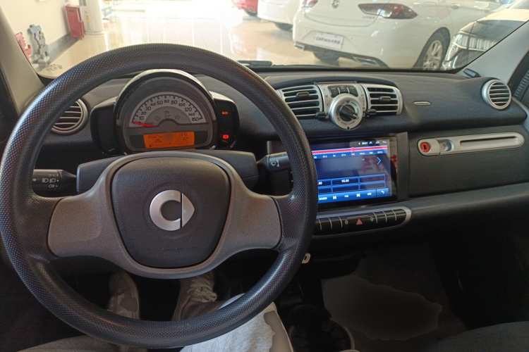 smart fortwo 2012款 1.0 MHD 硬顶舒适版中控内饰12