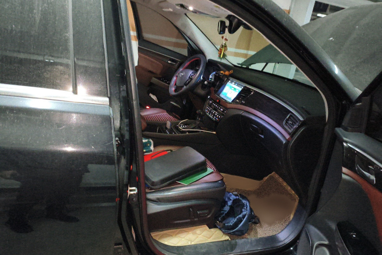 广汽传祺 传祺GS8 2017款 320T 两驱豪华智联版（七座）局部细节9005