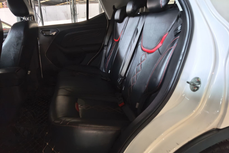 东南DX3 2018款 1.5L 手动尊贵型中控内饰21