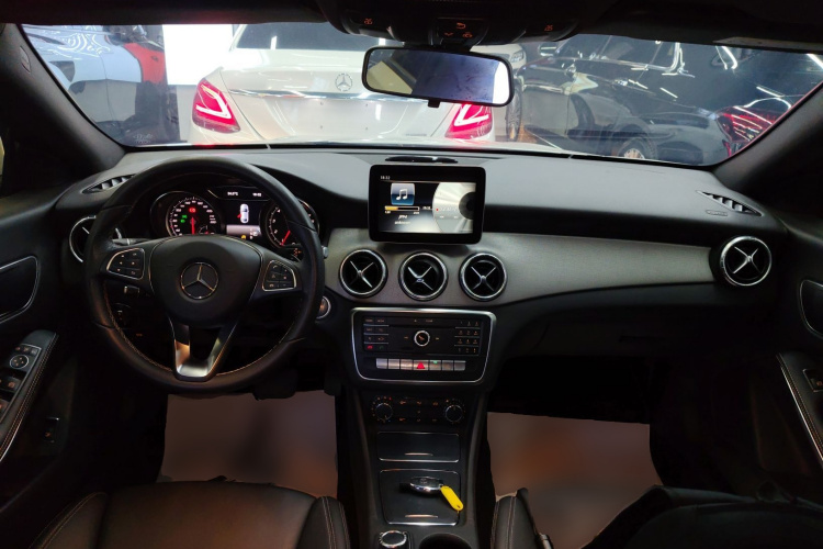 奔驰CLA 2017款 改款 CLA 200 动感型中控内饰12