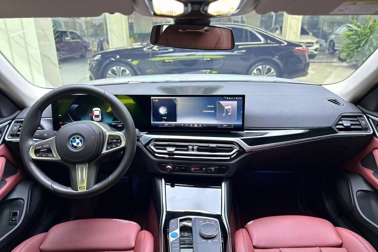 宝马i4 2023款 eDrive35中控内饰12