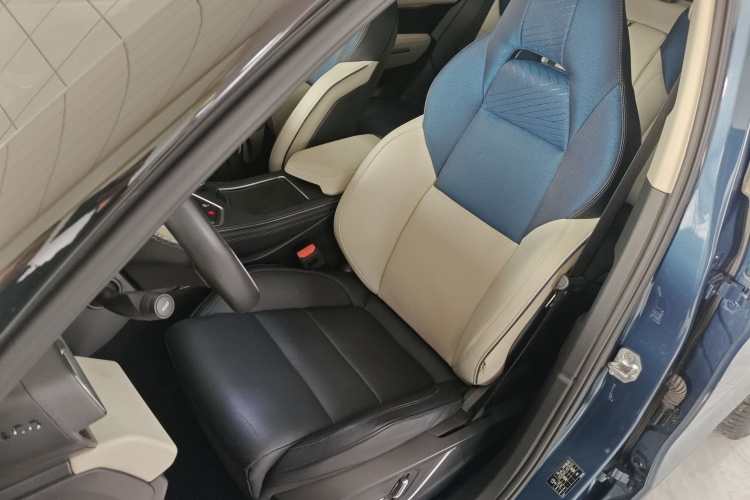 领克01 2021款 2.0TD 两驱耀Pro中控内饰19