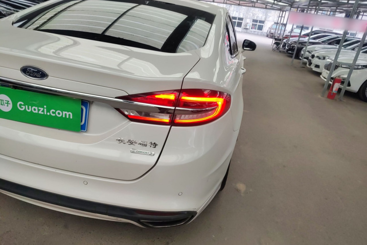 福特 蒙迪欧 2017款 改款 EcoBoost 180 时尚型车身外观9