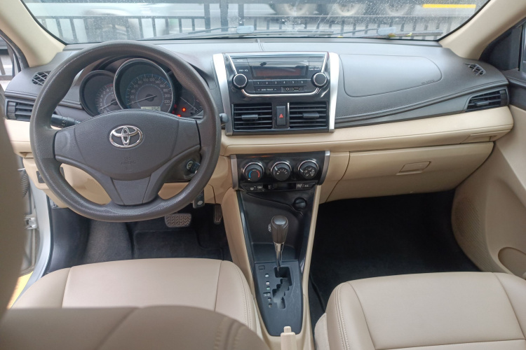 丰田 威驰 2014款 1.5L 自动智臻版中控内饰12