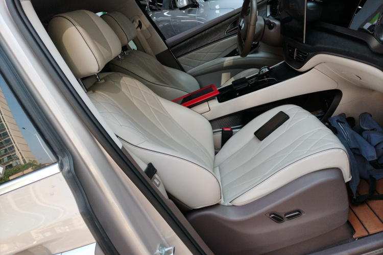 腾势D9 2022款 DM-i 1040 尊贵型局部细节41