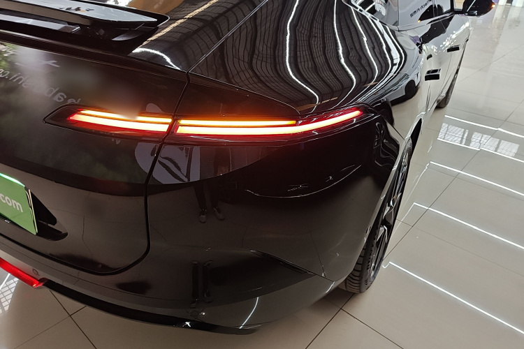 阿维塔12 2024款 700 三激光后驱奢享版车身外观6006