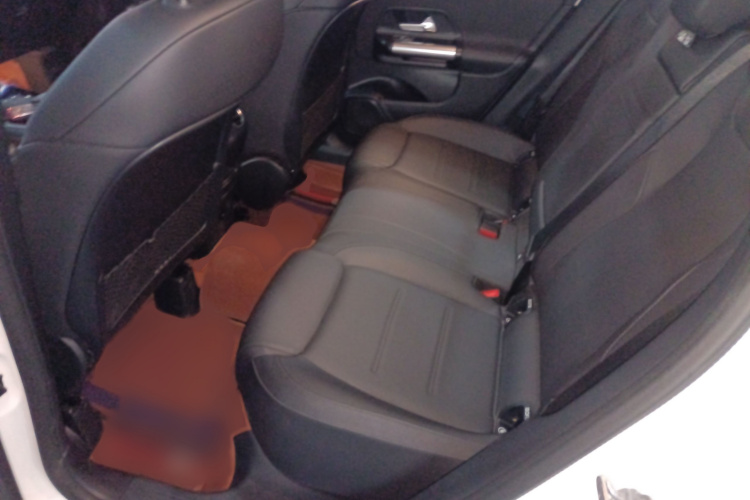 奔驰GLA 2023款 GLA 200中控内饰7004