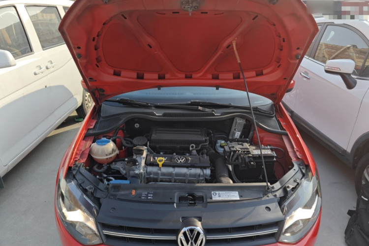 大众 Polo 2013款 1.6L 自动舒适版机舱底盘24