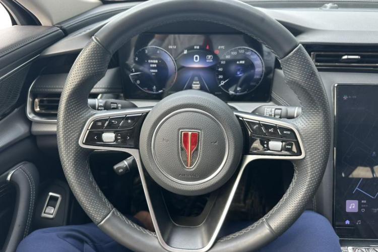 红旗H5 2024款 2.0T 自动智联旗畅版中控内饰7002