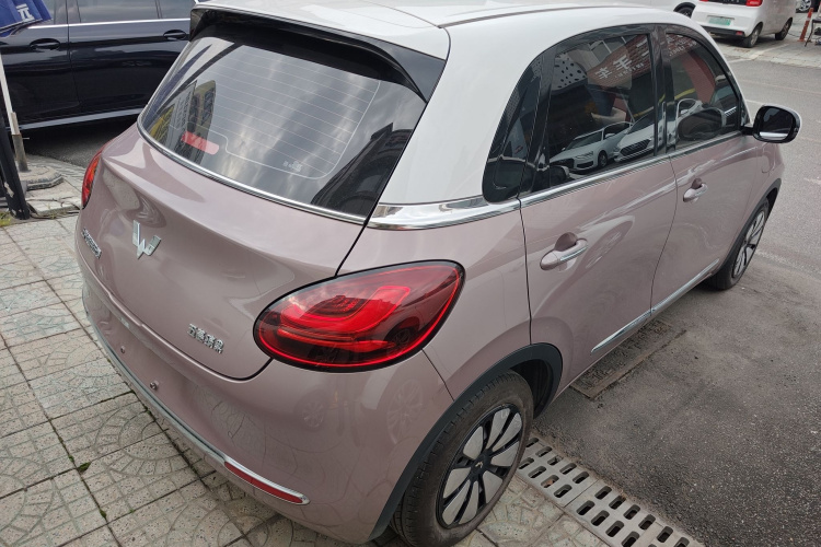 五菱汽车 五菱缤果 2023款 333km 灵犀互联款车身外观7