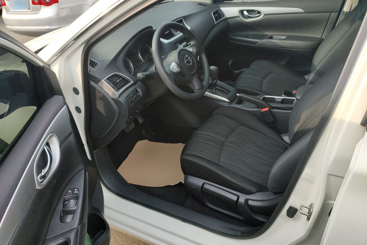 日产 轩逸 2019款 经典 1.6XE CVT舒适版中控内饰20