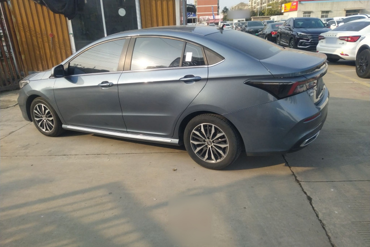 奇瑞 艾瑞泽5 PLUS 2021款 小泽 1.5L CVT享PLUS车身外观4