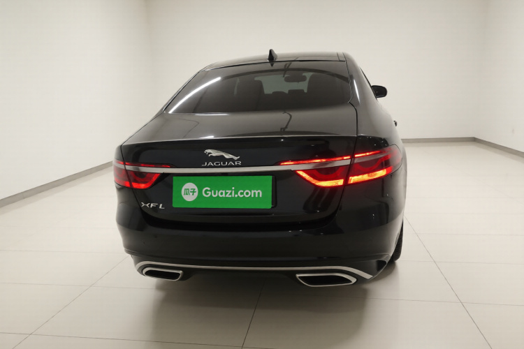 捷豹XFL 2022款 XFL 2.0T P250 两驱尊享豪华版车身外观6