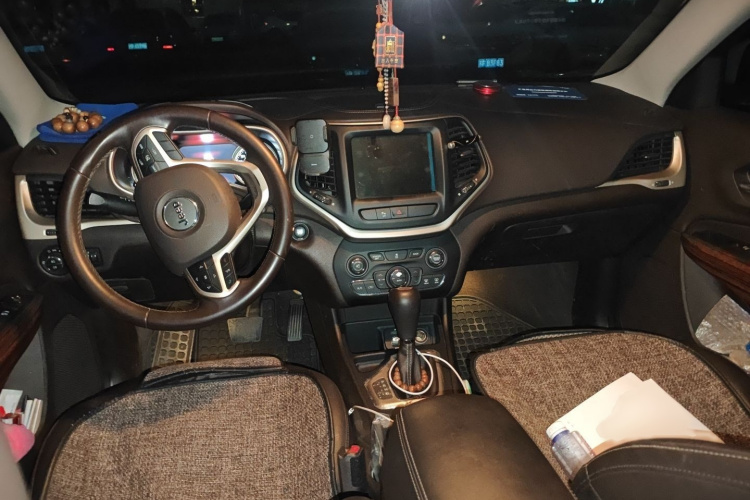 Jeep 自由光 2016款 2.0L 优越版中控内饰7002