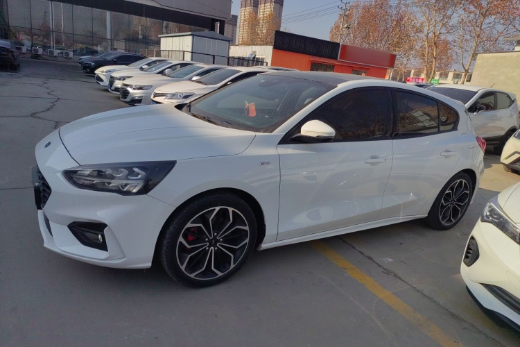 福特 福克斯 2021款 两厢 EcoBoost 180 自动ST Line车身外观4