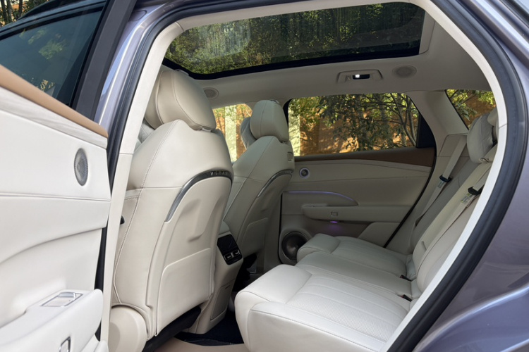 岚图汽车 岚图FREE 2025款 FREE+ 四驱乾崑版中控内饰7001