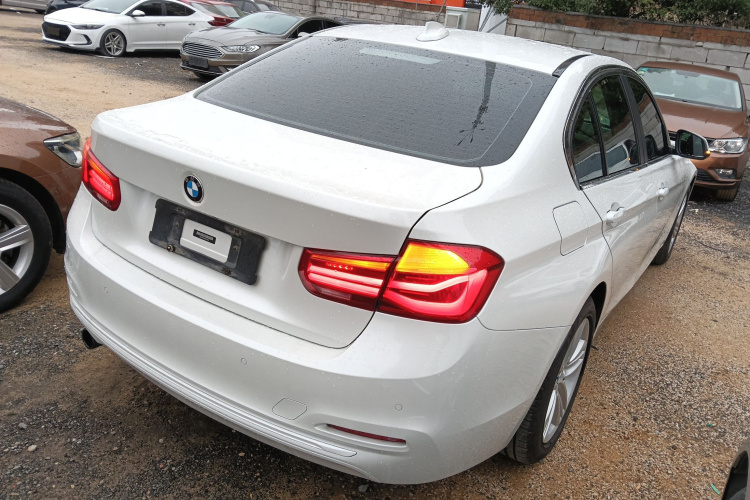 宝马3系 2017款 318i 时尚型车身外观7