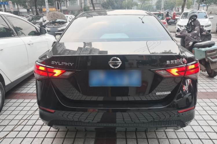 日产 轩逸 2020款 1.6L XL CVT悦享版车身外观6