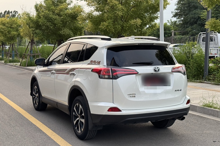 丰田 RAV4荣放 2016款 2.0L CVT两驱风尚版 国V车身外观6002