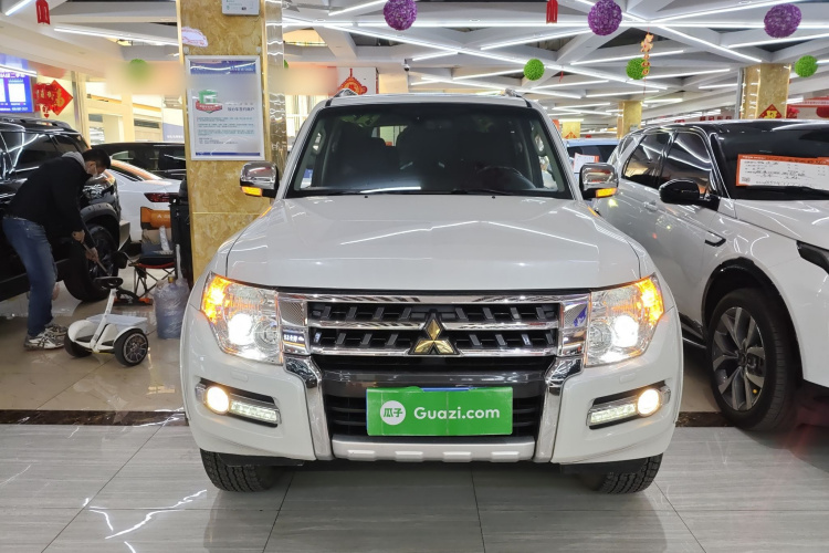 三菱 帕杰罗(进口) 2020款 3.0L 自动尊贵越野版车身外观6001