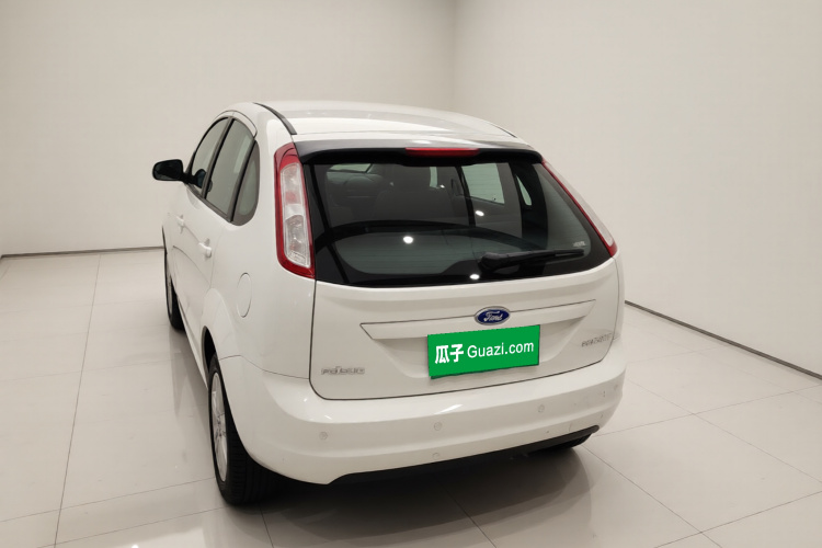 福特 福克斯 2013款 两厢经典 1.8L 手动基本型车身外观6