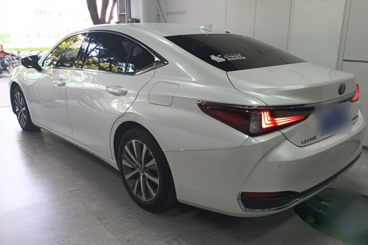 雷克萨斯ES 2018款 260 卓越版 国V车身外观4