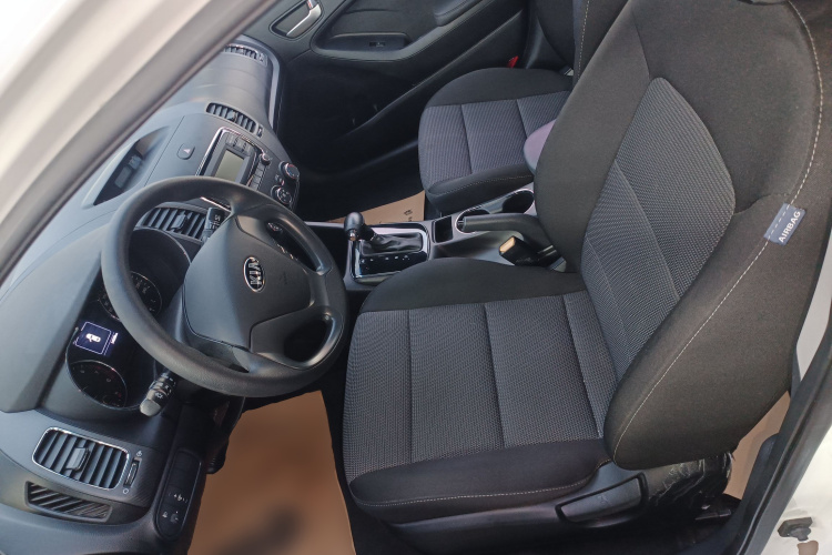 起亚K3 2016款 1.6L 自动天窗版局部细节19