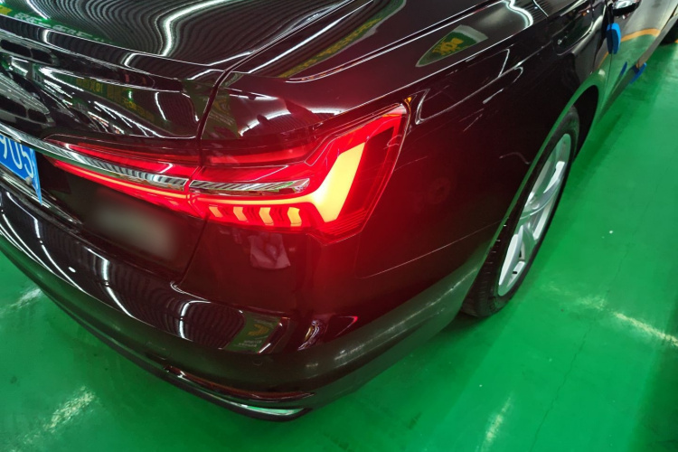 奥迪A6L 2021款 55 TFSI quattro 尊享致雅型车身外观9