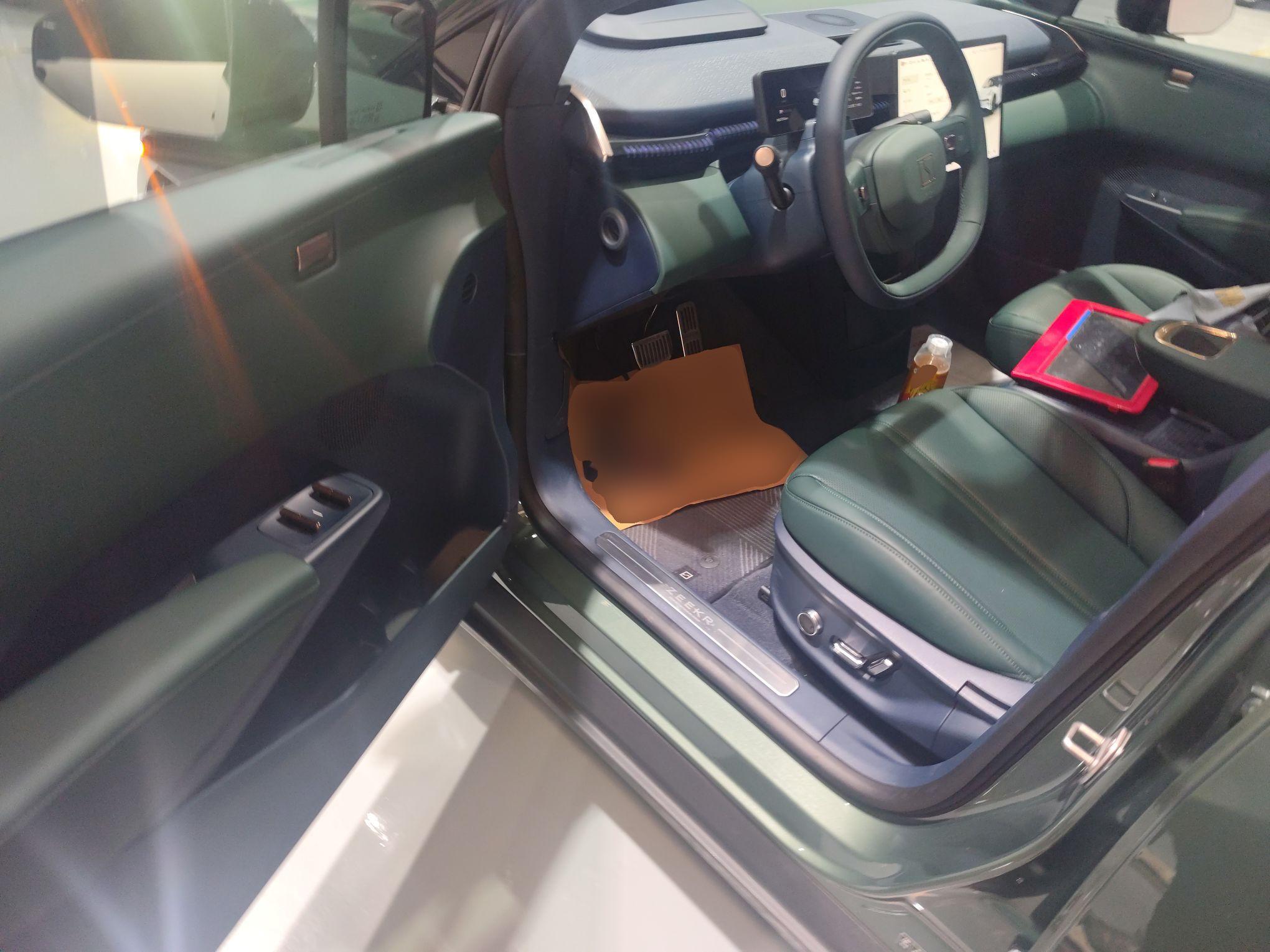 极氪X 2023款 后驱ME版 5座