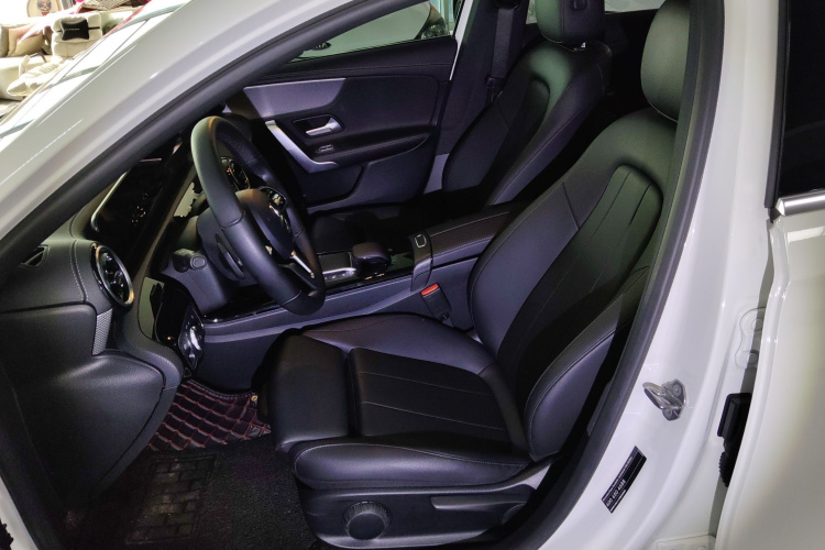 奔驰A级 2021款 A 180 L 运动轿车局部细节19