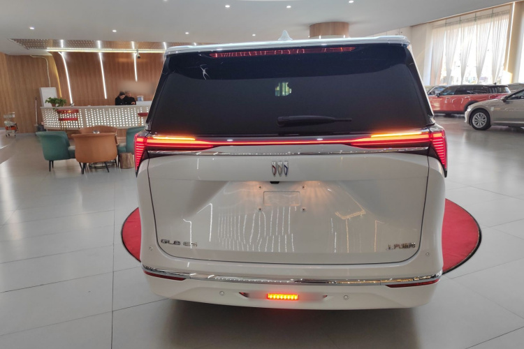 别克GL8 2025款 陆尊 智享版车身外观6