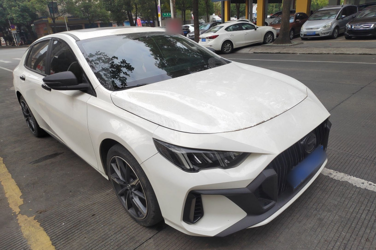 广汽传祺 影豹 2023款 270T DCT J11版车身外观3