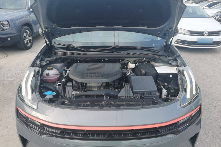 领克06 2020款 1.5T 耀Halo机舱底盘24