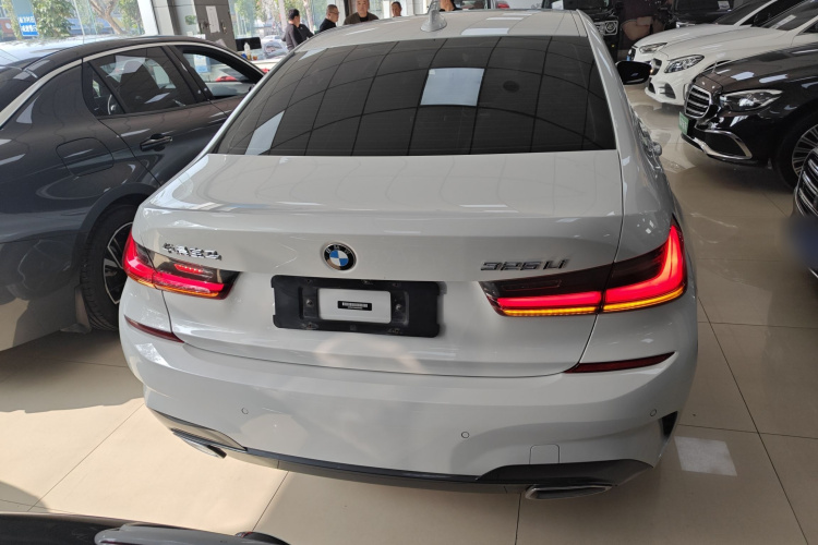 宝马3系 2022款 325Li M运动套装车身外观6
