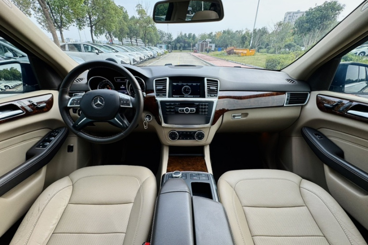 奔驰M级 2014款 ML 400 4MATIC动感型中控内饰7003