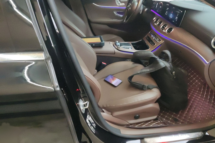 奔驰E级 2023款 E 300 L 豪华型局部细节41