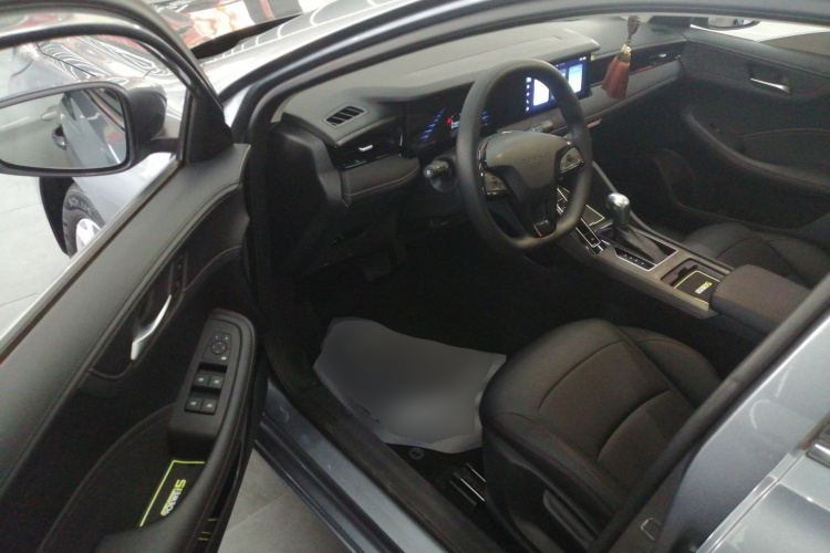 荣威i5 2023款 1.5L CVT豪华版中控内饰7003