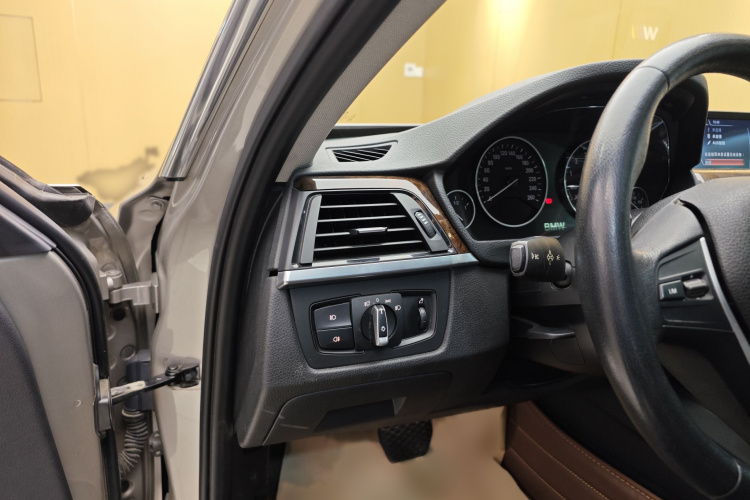 宝马3系 2014款 320Li 豪华设计套装中控内饰7004