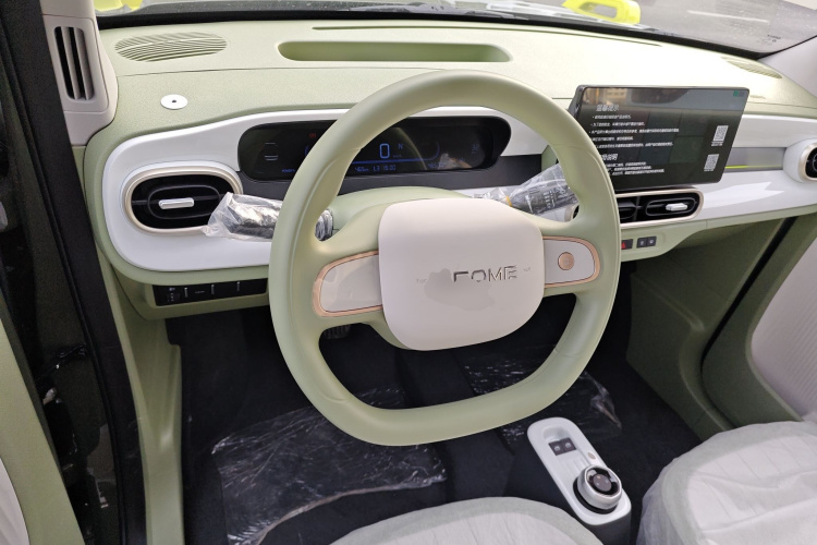 吉利银河 2025款 210km 熊猫骑士中控内饰13