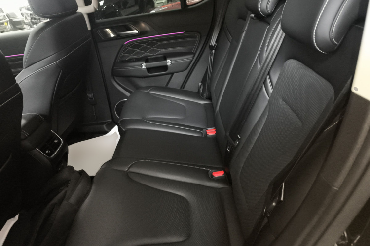 坦克300 2025款 2.4T 柴油版中控内饰21