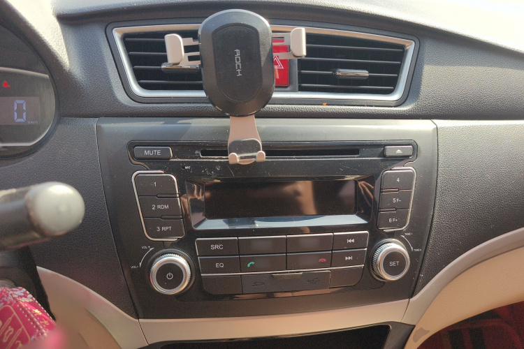 长城C30 2015款 经典版 1.5L 手动畅享型中控内饰7002