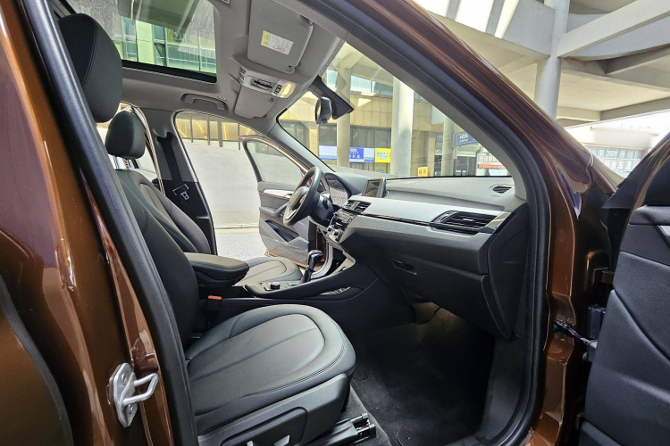 宝马X1 2016款 sDrive18Li 尊享型中控内饰7004