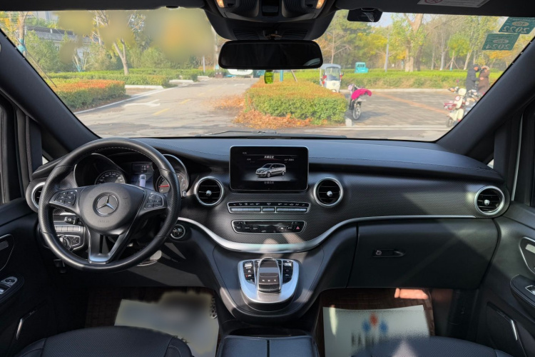 奔驰V级 2018款 V 260 AMG 运动版 国V中控内饰7001