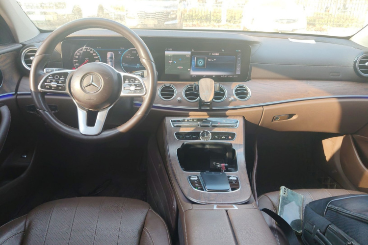 奔驰E级 2019款 改款 E 300 L 时尚型中控内饰7002