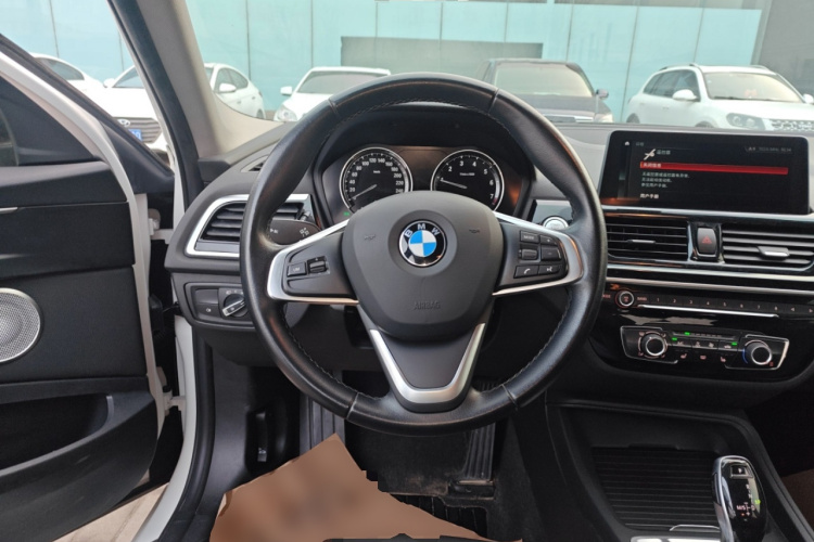 宝马1系 2021款 120i M运动版中控内饰13