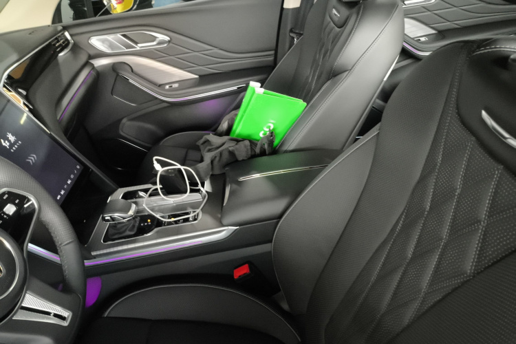 红旗HS7 PHEV 2024款 2.0T PHEV 四驱旗畅版 6座局部细节19