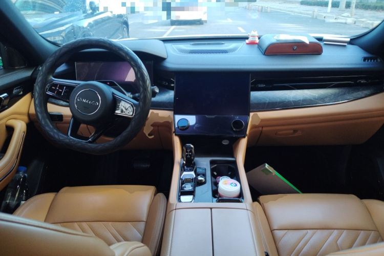 领克09 2021款 2.0T Ultra 六座中控内饰12